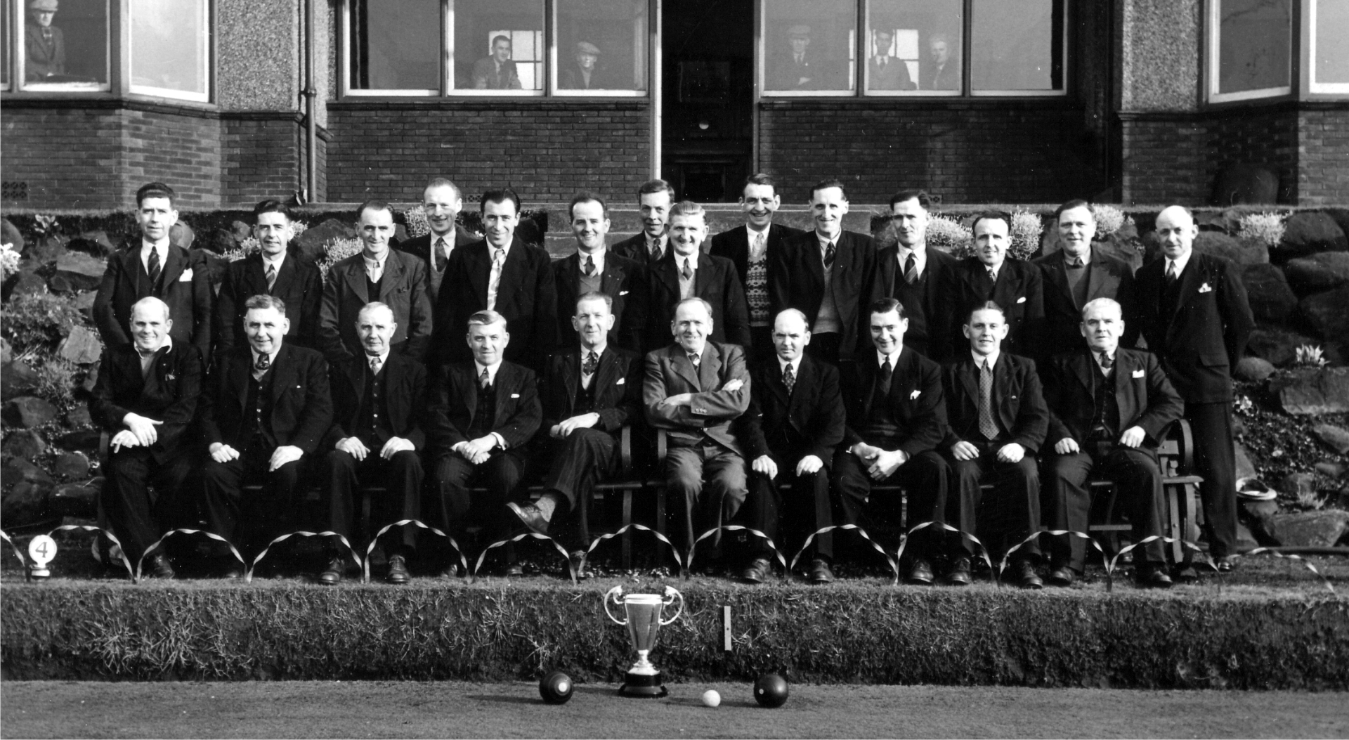 Bowling Green Club Members with Trophy